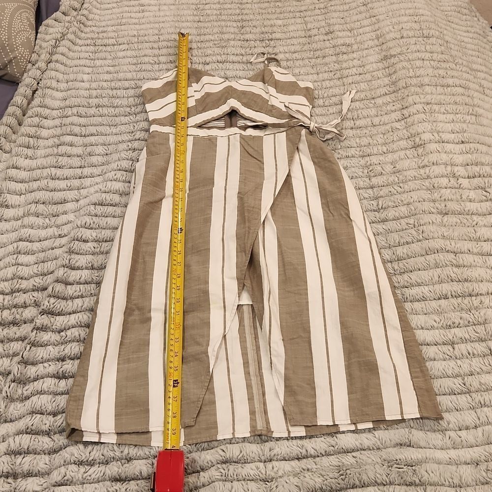 Tan and white Express midi dress with exposed cut out size 4 - Picture 9 of 9